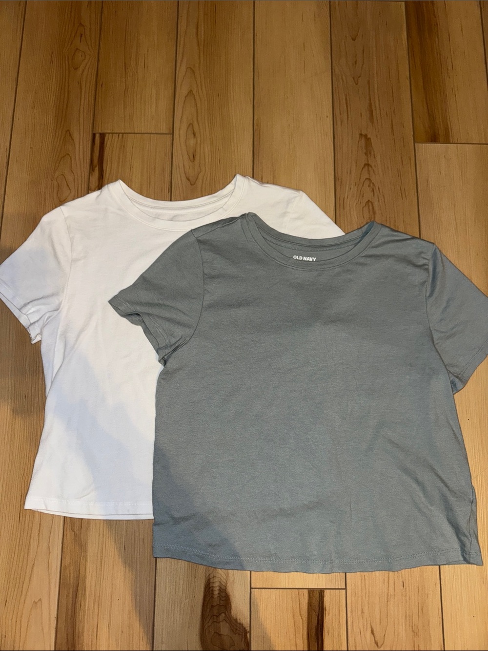 Set of 2 Old Navy Women’s White & Sage Short-Sleeve “Cropped” Tees Size Medium